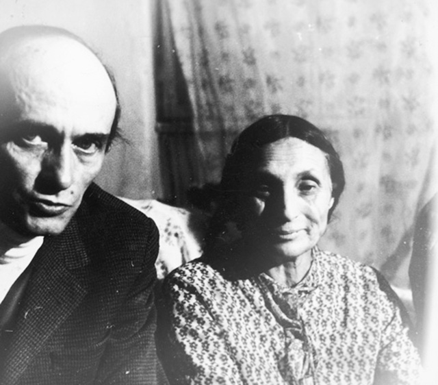 ​Jerzy Ficowski with Bronisława Wajs, Photo courtesy of the National Digital Archives 